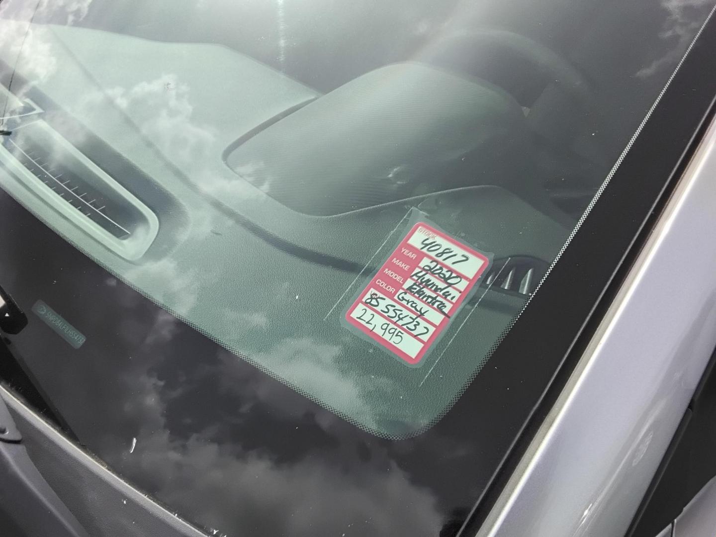 2020 GRAY /Beige Hyundai Elantra Limited (5NPD84LF1LH) with an 1.8L L4 DOHC 16V engine, 6A transmission, located at 6112 N Florida Avenue, Tampa, FL, 33604, (888) 521-5131, 27.954929, -82.459534 - $499 down plus tax & tag. - Photo#11