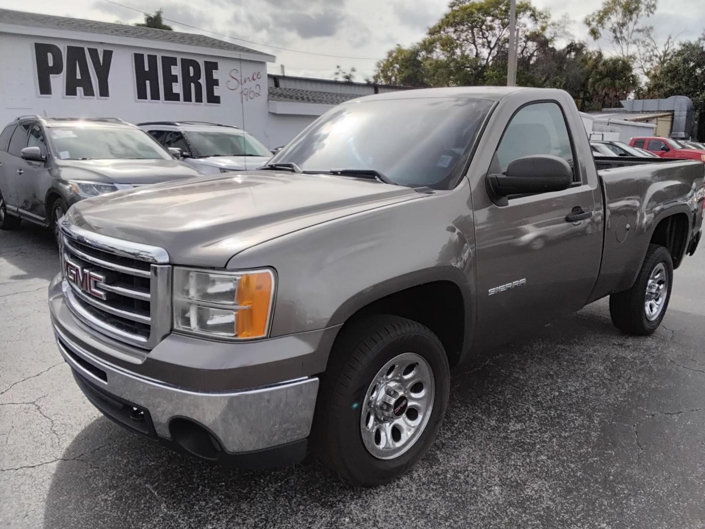 2013 GOLD /Beige GMC Sierra 1500 Work Truck 2WD (1GTN1TEX9DZ) with an 4.3L V6 OHV 12V engine, 6-Speed Automatic transmission, located at 6112 N Florida Avenue, Tampa, FL, 33604, (888) 521-5131, 27.954929, -82.459534 - $499 DOWN PLUS TAX & TAG. - Photo#3