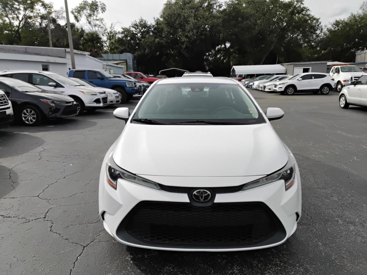 2021 White /Grey Toyota Corolla LE (5YFEPMAE7MP) with an 1.8L L4 DOHC 16V engine, CVT transmission, located at 6112 N Florida Avenue, Tampa, FL, 33604, (888) 521-5131, 27.954929, -82.459534 - $499 down plus tax & tag. - Photo#2