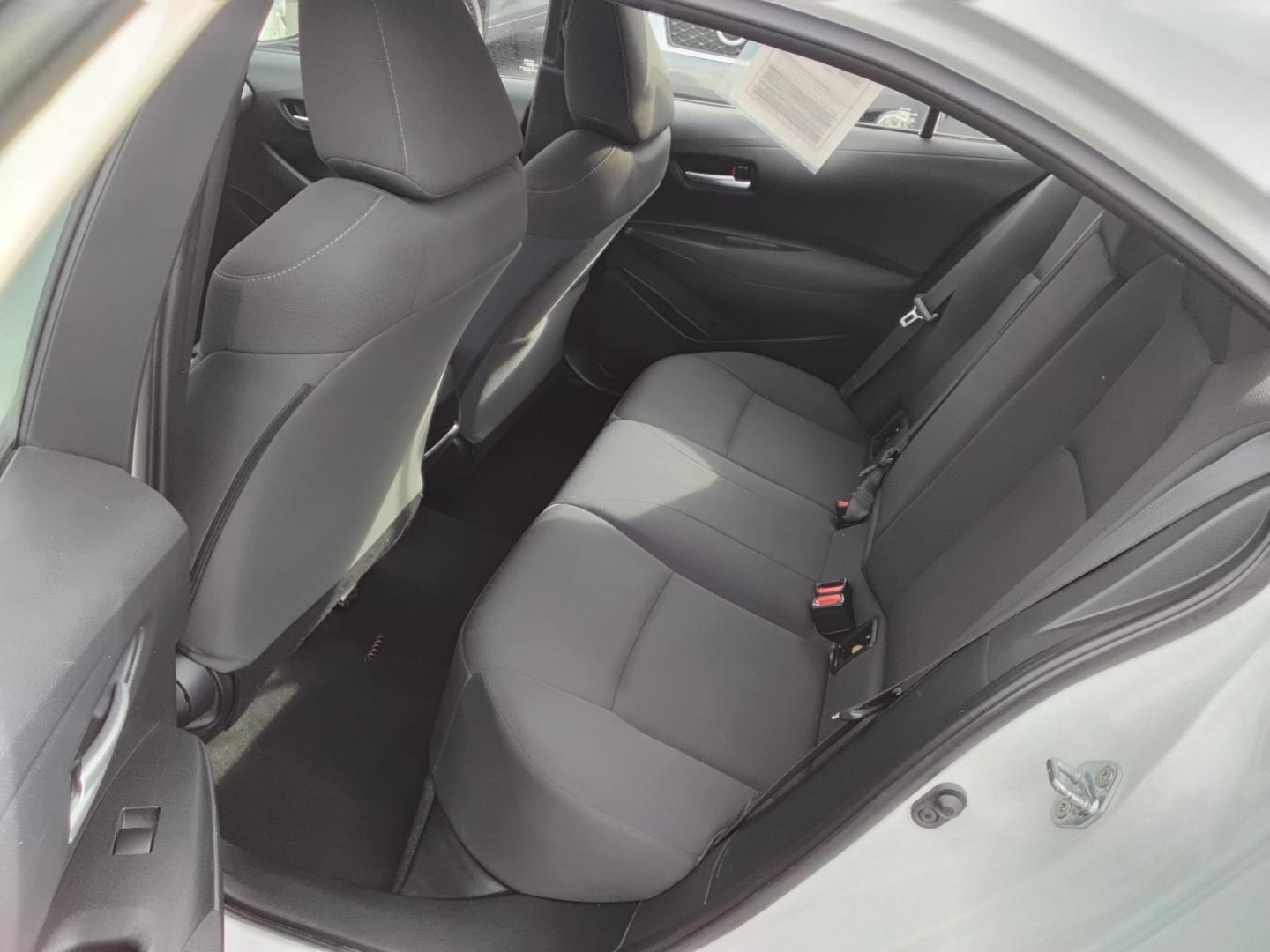 2021 White /Grey Toyota Corolla LE (5YFEPMAE7MP) with an 1.8L L4 DOHC 16V engine, CVT transmission, located at 6112 N Florida Avenue, Tampa, FL, 33604, (888) 521-5131, 27.954929, -82.459534 - $499 down plus tax & tag. - Photo#12