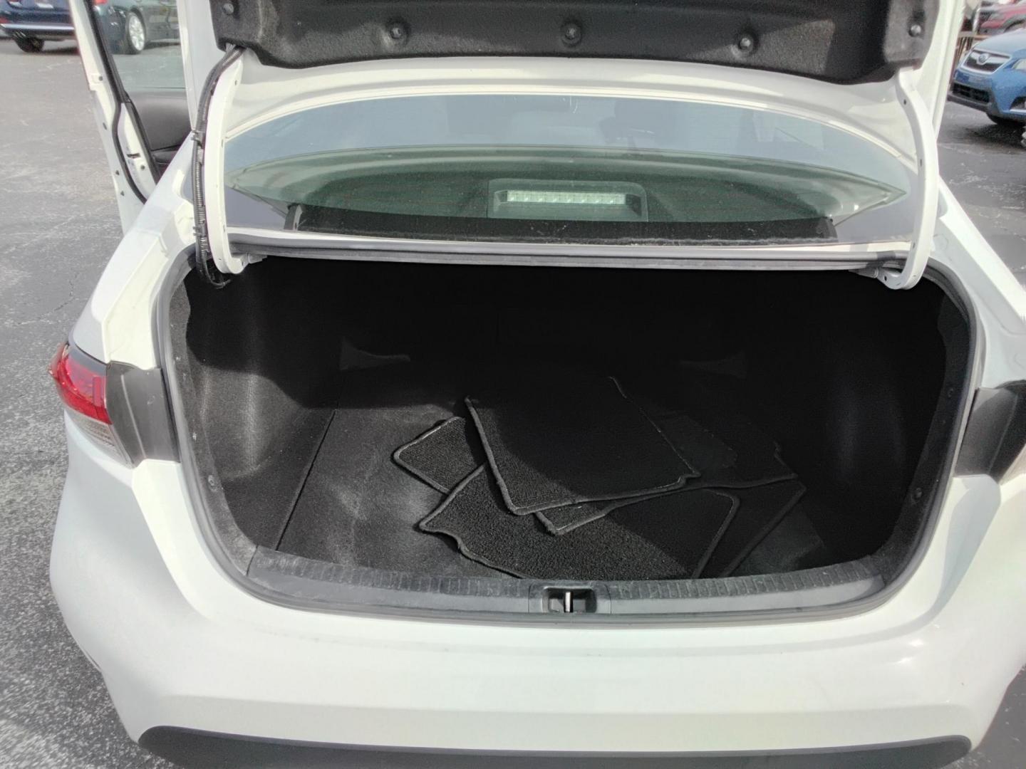 2021 White /Grey Toyota Corolla LE (5YFEPMAE7MP) with an 1.8L L4 DOHC 16V engine, CVT transmission, located at 6112 N Florida Avenue, Tampa, FL, 33604, (888) 521-5131, 27.954929, -82.459534 - $499 down plus tax & tag. - Photo#8