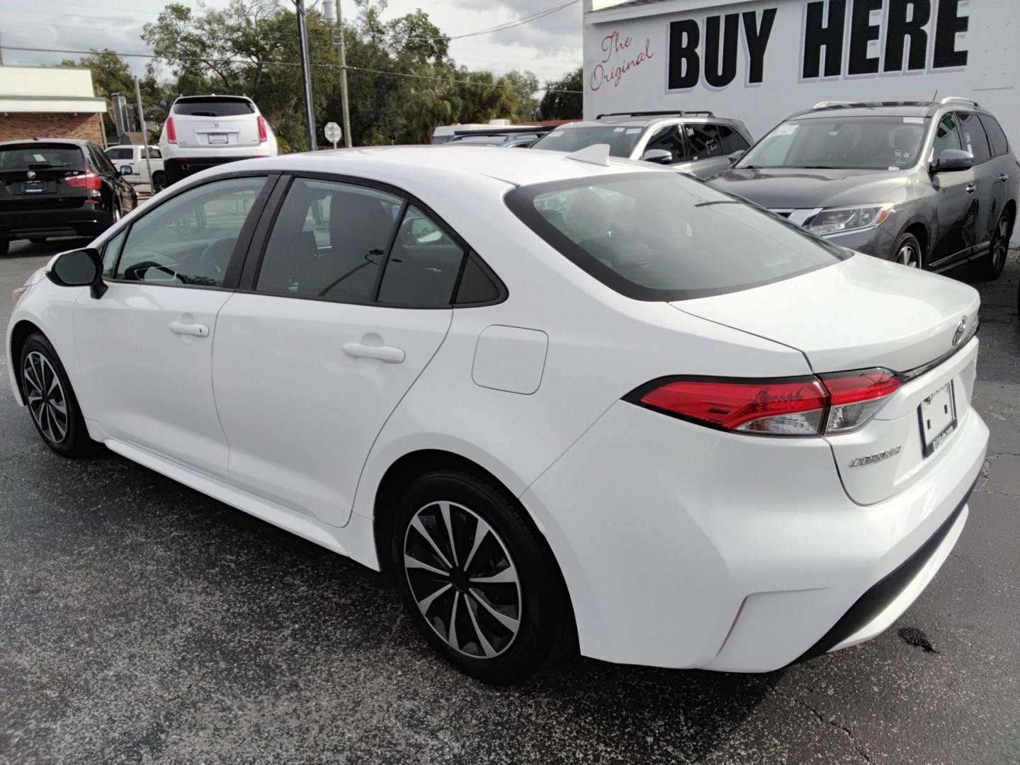 2021 White /Grey Toyota Corolla LE (5YFEPMAE7MP) with an 1.8L L4 DOHC 16V engine, CVT transmission, located at 6112 N Florida Avenue, Tampa, FL, 33604, (888) 521-5131, 27.954929, -82.459534 - $499 down plus tax & tag. - Photo#6