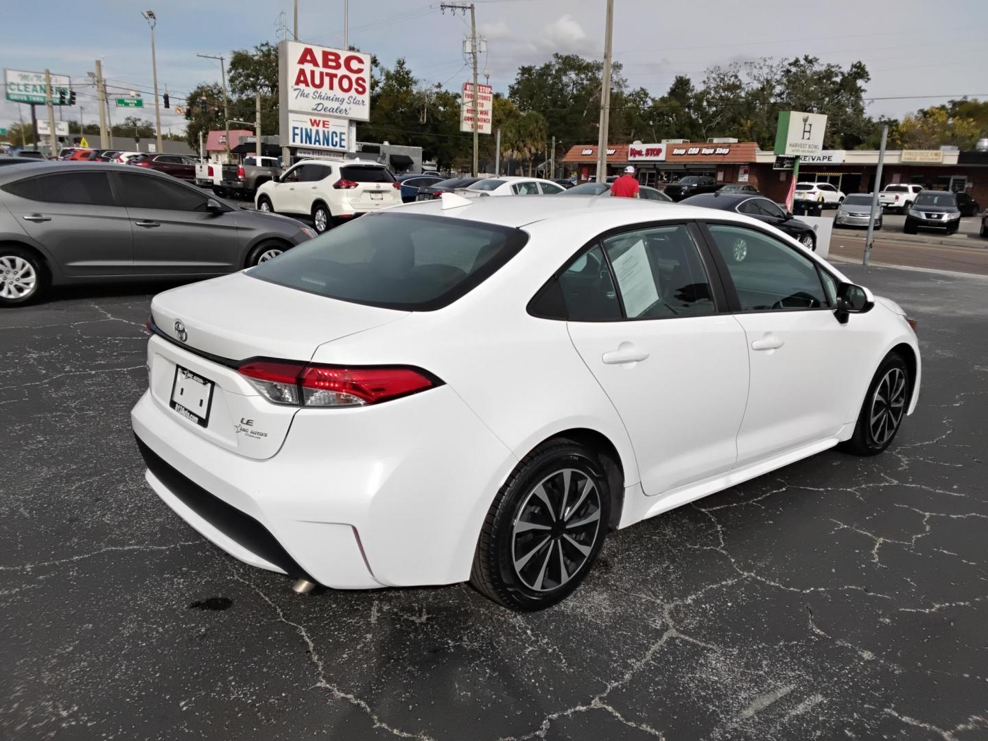 2021 White /Grey Toyota Corolla LE (5YFEPMAE7MP) with an 1.8L L4 DOHC 16V engine, CVT transmission, located at 6112 N Florida Avenue, Tampa, FL, 33604, (888) 521-5131, 27.954929, -82.459534 - $499 down plus tax & tag. - Photo#5