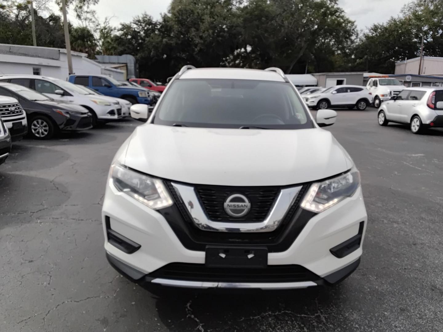 2018 White /Grey Nissan Rogue SV 2WD (JN8AT2MT1JW) with an 2.5L L4 DOHC 16V engine, CVT transmission, located at 6112 N Florida Avenue, Tampa, FL, 33604, (888) 521-5131, 27.954929, -82.459534 - $499 down plus tax & tag.- Photo#3