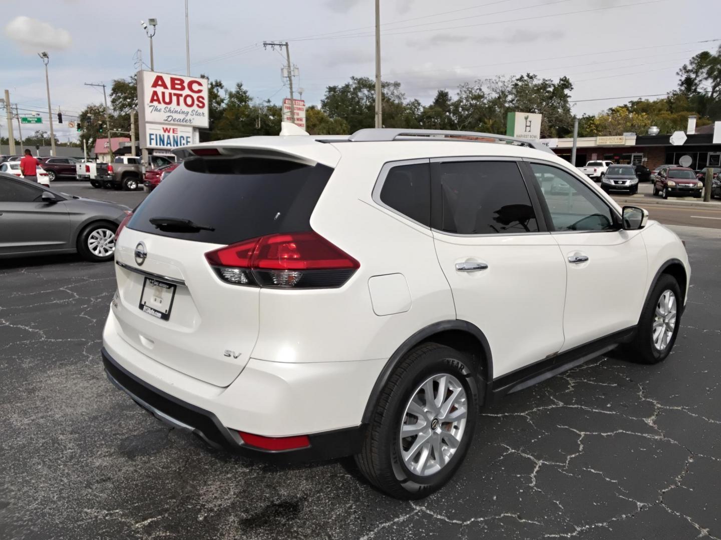 2018 White /Grey Nissan Rogue SV 2WD (JN8AT2MT1JW) with an 2.5L L4 DOHC 16V engine, CVT transmission, located at 6112 N Florida Avenue, Tampa, FL, 33604, (888) 521-5131, 27.954929, -82.459534 - $499 down plus tax & tag. - Photo#5