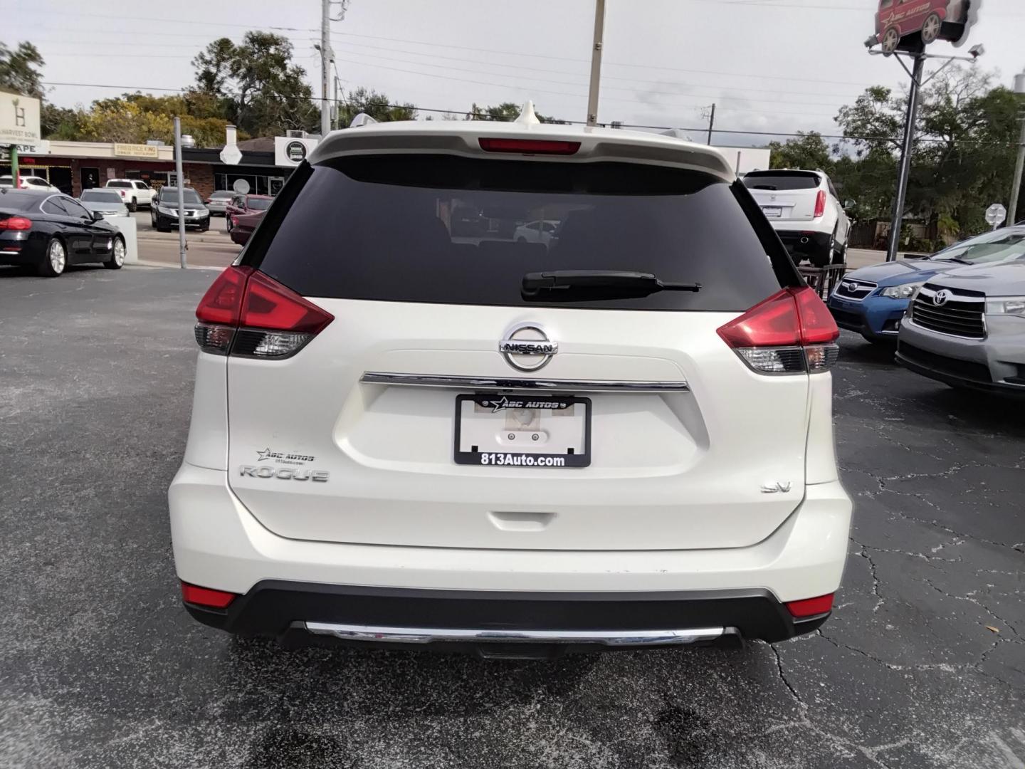 2018 White /Grey Nissan Rogue SV 2WD (JN8AT2MT1JW) with an 2.5L L4 DOHC 16V engine, CVT transmission, located at 6112 N Florida Avenue, Tampa, FL, 33604, (888) 521-5131, 27.954929, -82.459534 - $499 down plus tax & tag.- Photo#7