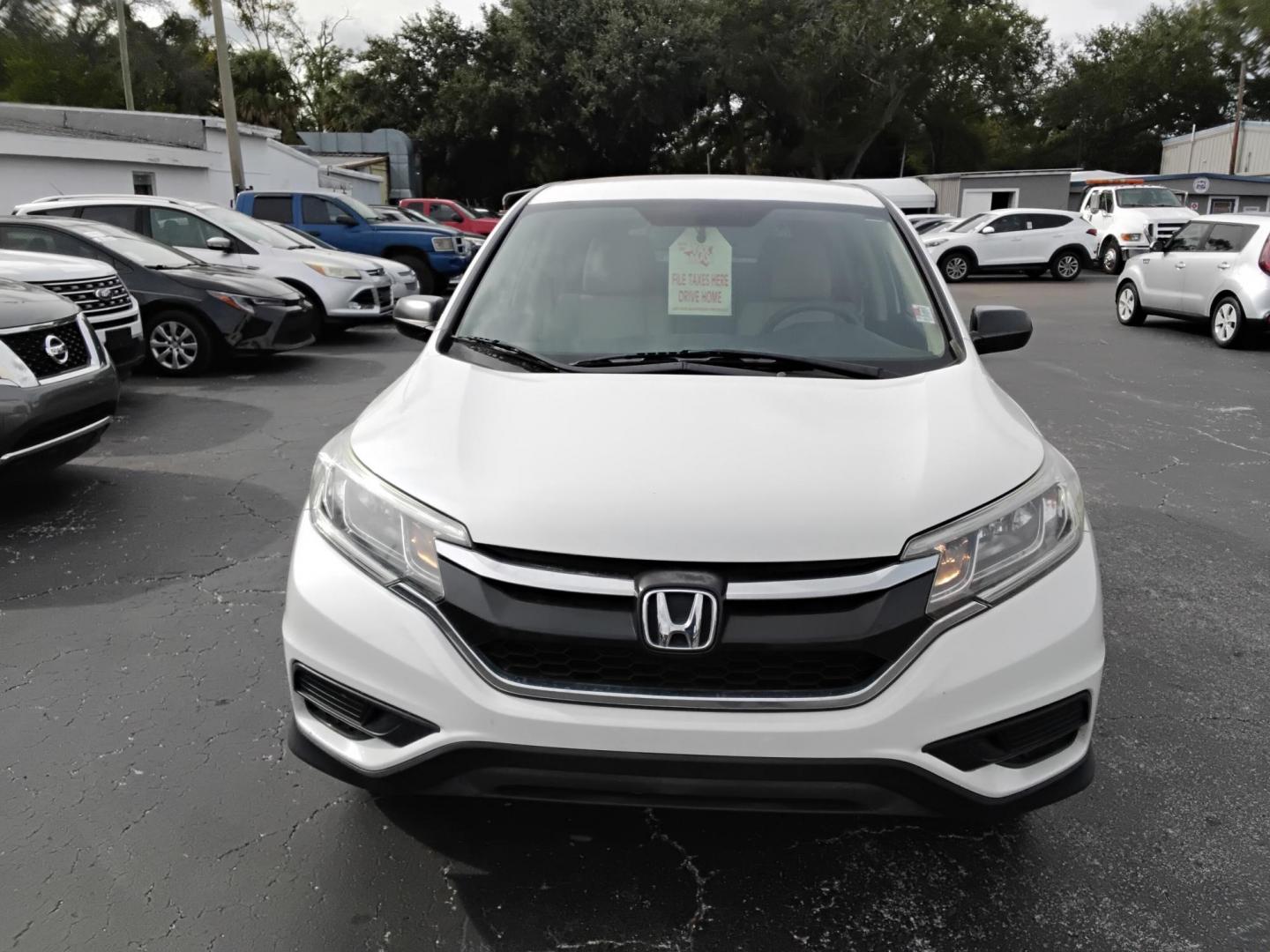 2016 White /Beige Honda CR-V SE 2WD (5J6RM3H49GL) with an 2.4L L4 DOHC 16V engine, CVT transmission, located at 6112 N Florida Avenue, Tampa, FL, 33604, (888) 521-5131, 27.954929, -82.459534 - $499 down plus tax & tag. - Photo#3