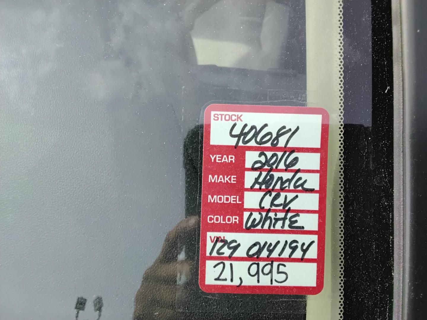 2016 White /Beige Honda CR-V SE 2WD (5J6RM3H49GL) with an 2.4L L4 DOHC 16V engine, CVT transmission, located at 6112 N Florida Avenue, Tampa, FL, 33604, (888) 521-5131, 27.954929, -82.459534 - $499 down plus tax & tag. - Photo#14