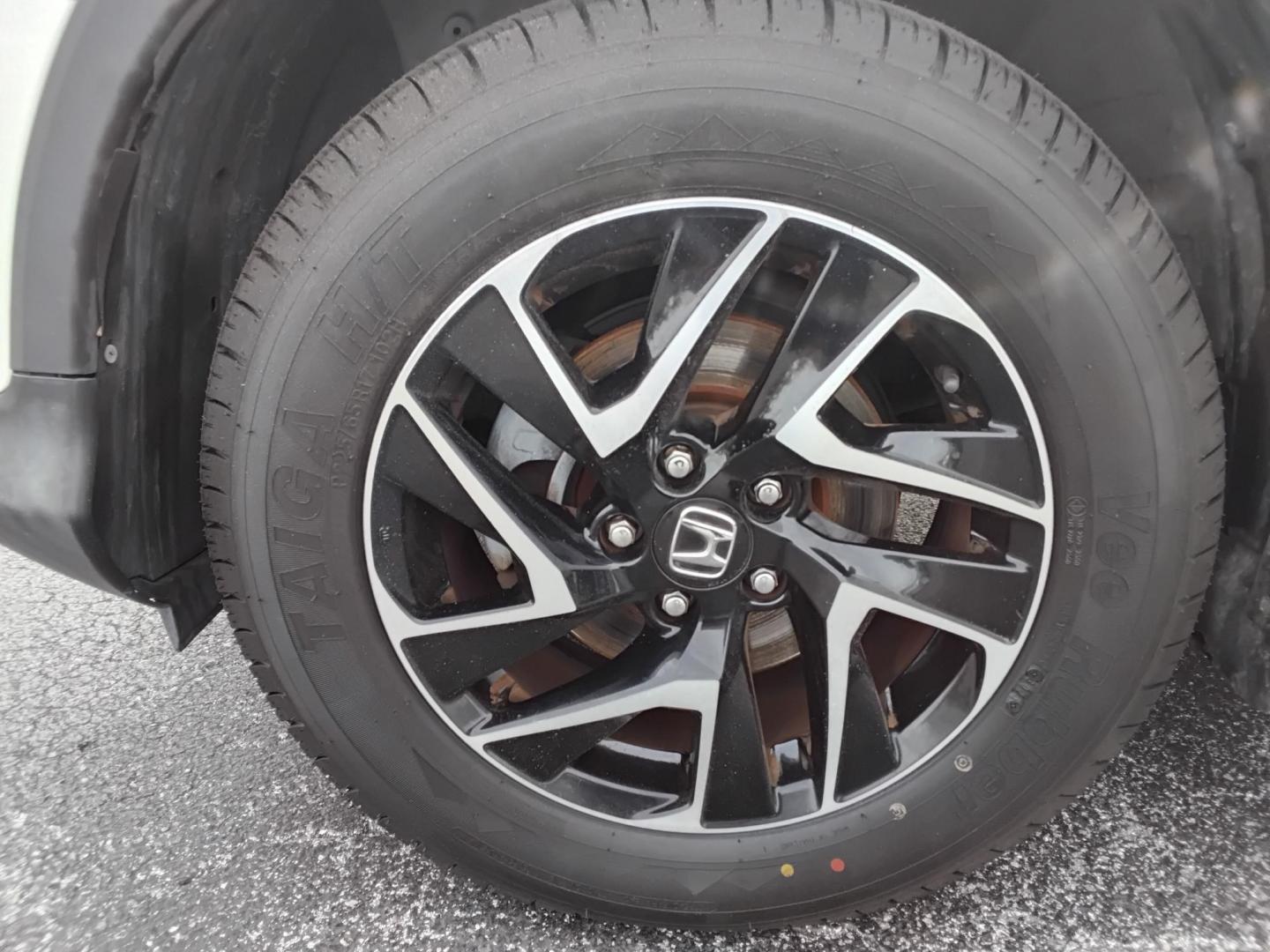 2016 White /Beige Honda CR-V SE 2WD (5J6RM3H49GL) with an 2.4L L4 DOHC 16V engine, CVT transmission, located at 6112 N Florida Avenue, Tampa, FL, 33604, (888) 521-5131, 27.954929, -82.459534 - $499 down plus tax & tag. - Photo#12