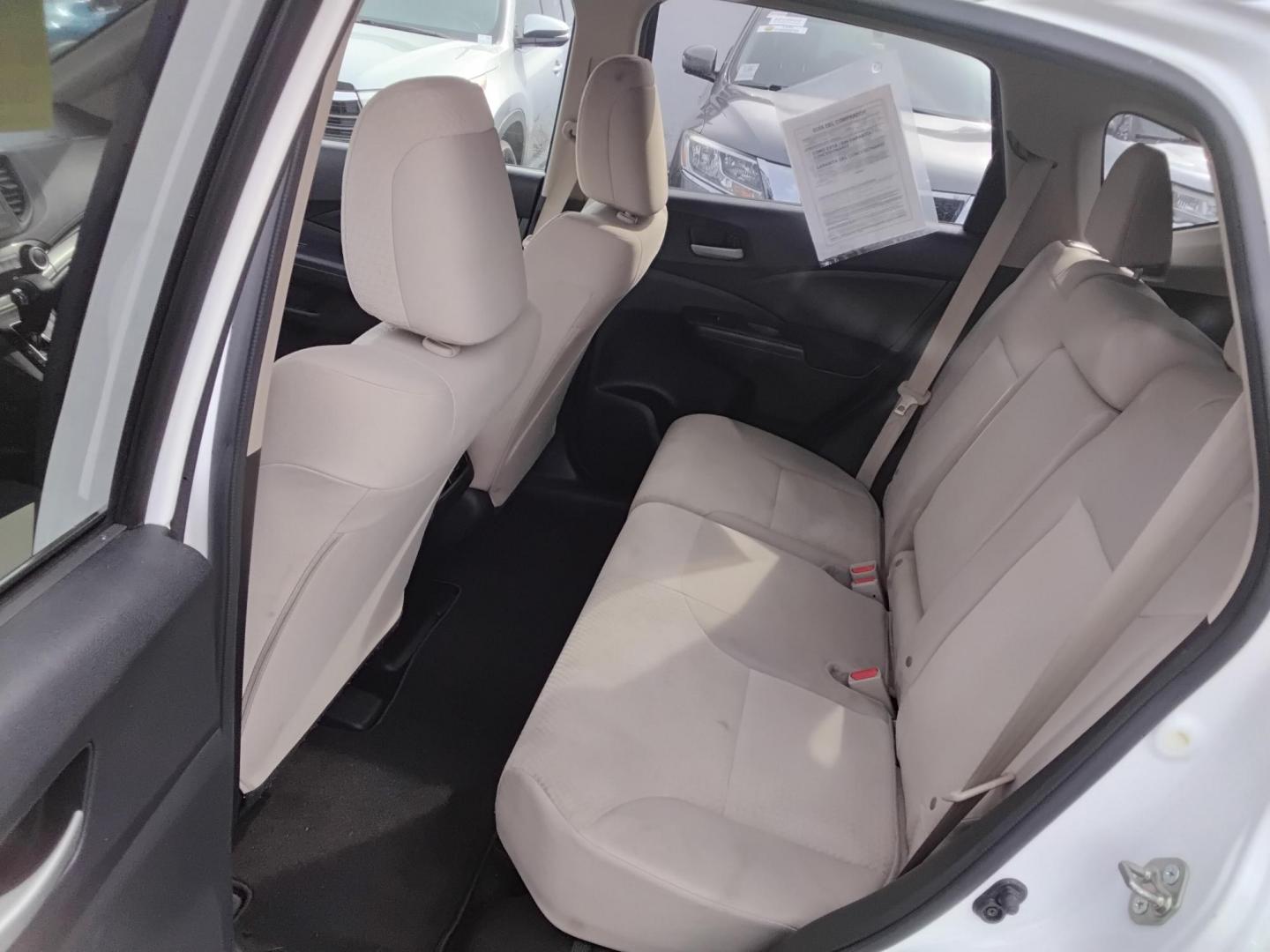 2016 White /Beige Honda CR-V SE 2WD (5J6RM3H49GL) with an 2.4L L4 DOHC 16V engine, CVT transmission, located at 6112 N Florida Avenue, Tampa, FL, 33604, (888) 521-5131, 27.954929, -82.459534 - $499 down plus tax & tag. - Photo#9