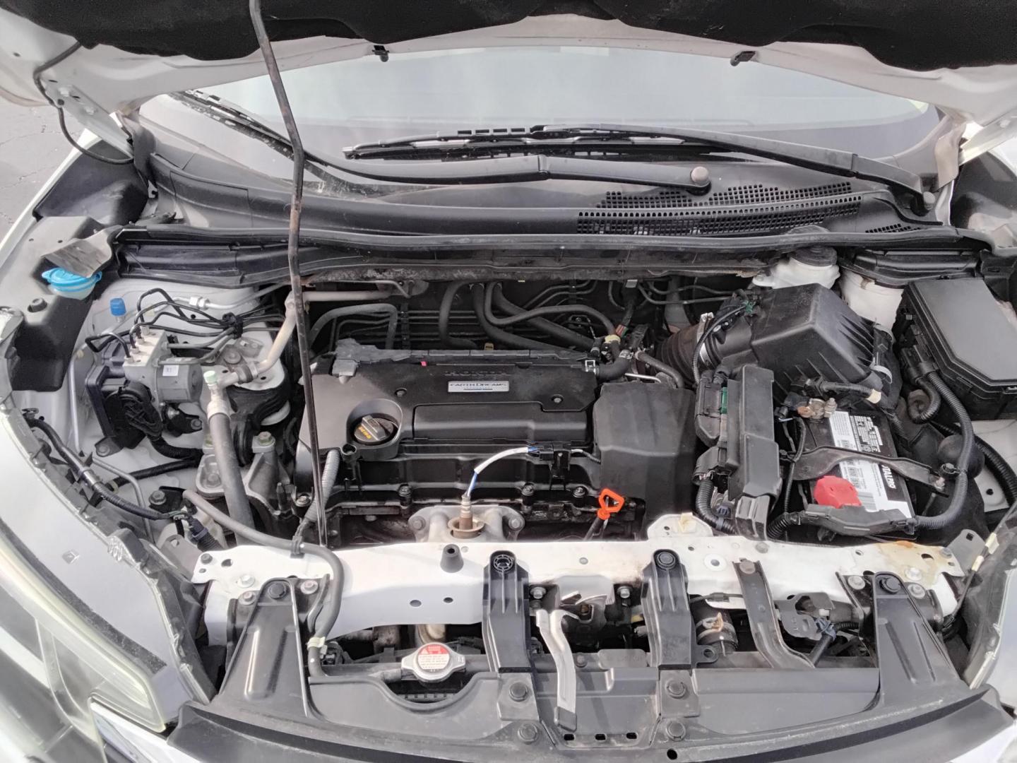 2016 White /Beige Honda CR-V SE 2WD (5J6RM3H49GL) with an 2.4L L4 DOHC 16V engine, CVT transmission, located at 6112 N Florida Avenue, Tampa, FL, 33604, (888) 521-5131, 27.954929, -82.459534 - $499 down plus tax & tag. - Photo#13