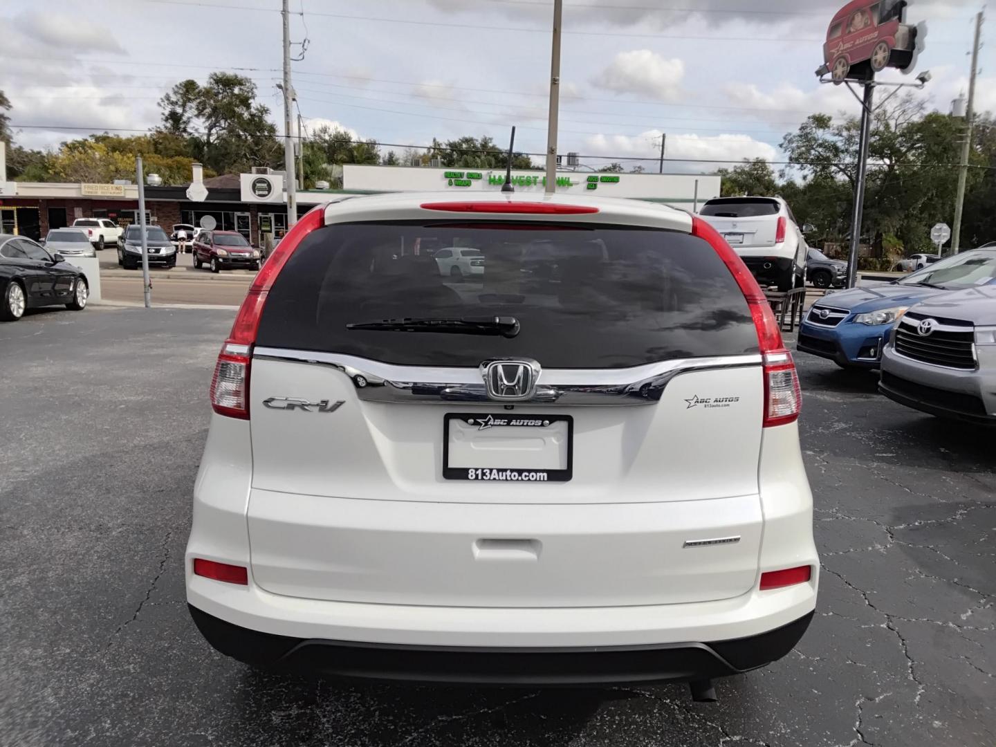 2016 White /Beige Honda CR-V SE 2WD (5J6RM3H49GL) with an 2.4L L4 DOHC 16V engine, CVT transmission, located at 6112 N Florida Avenue, Tampa, FL, 33604, (888) 521-5131, 27.954929, -82.459534 - $499 down plus tax & tag. - Photo#6