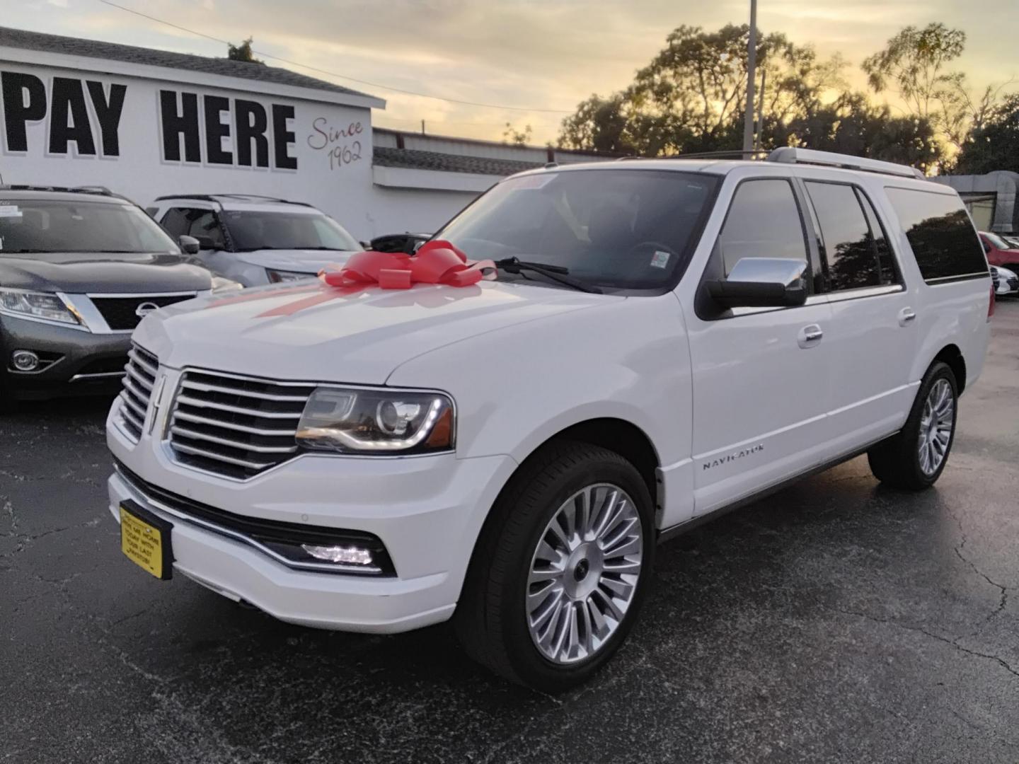 2016 White /Black Lincoln Navigator L Reserve 4WD (5LMJJ3LT0GE) with an 3.5L V6 DOHC 24V FFV engine, 6A transmission, located at 6112 N Florida Avenue, Tampa, FL, 33604, (888) 521-5131, 27.954929, -82.459534 - $499 DOWN PLUS TAX & TAG. - Photo#2