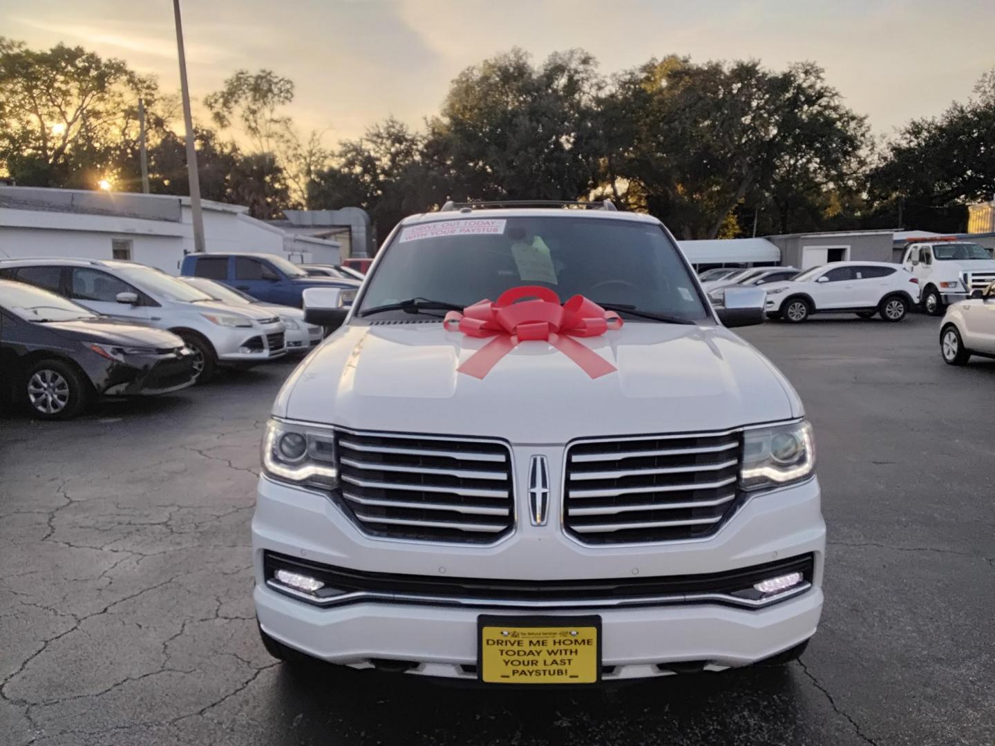 2016 White /Black Lincoln Navigator L Reserve 4WD (5LMJJ3LT0GE) with an 3.5L V6 DOHC 24V FFV engine, 6A transmission, located at 6112 N Florida Avenue, Tampa, FL, 33604, (888) 521-5131, 27.954929, -82.459534 - $499 DOWN PLUS TAX & TAG. - Photo#1