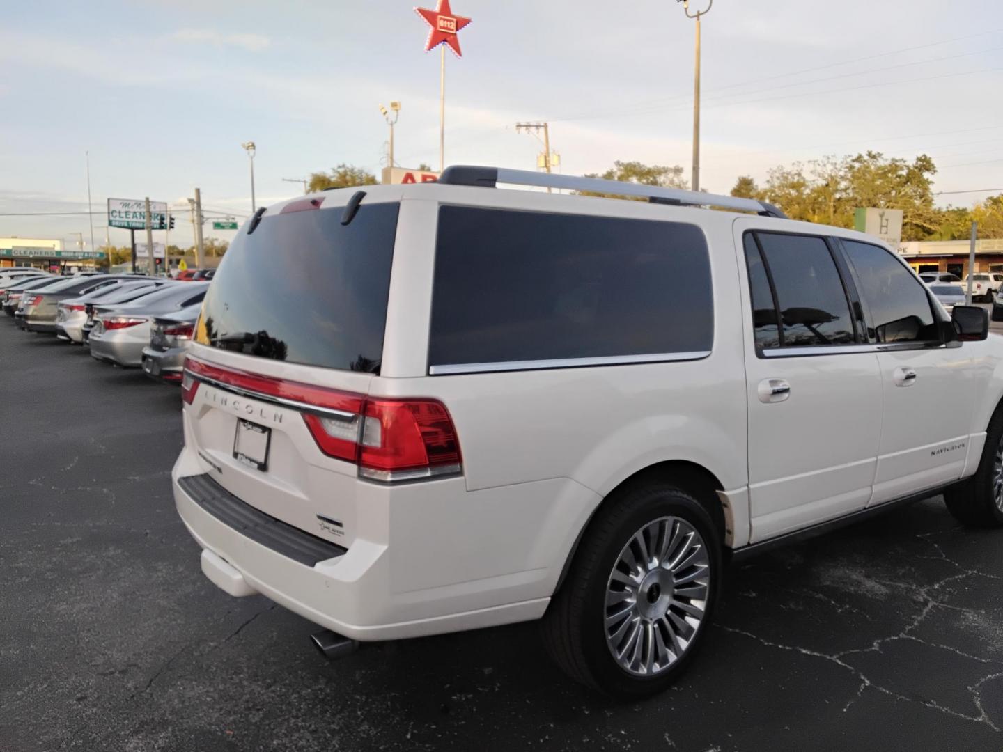 2016 White /Black Lincoln Navigator L Reserve 4WD (5LMJJ3LT0GE) with an 3.5L V6 DOHC 24V FFV engine, 6A transmission, located at 6112 N Florida Avenue, Tampa, FL, 33604, (888) 521-5131, 27.954929, -82.459534 - $499 DOWN PLUS TAX & TAG. - Photo#5