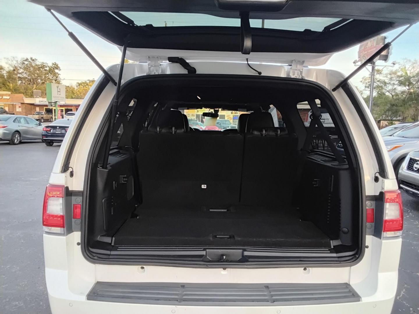 2016 White /Black Lincoln Navigator L Reserve 4WD (5LMJJ3LT0GE) with an 3.5L V6 DOHC 24V FFV engine, 6A transmission, located at 6112 N Florida Avenue, Tampa, FL, 33604, (888) 521-5131, 27.954929, -82.459534 - $499 DOWN PLUS TAX & TAG. - Photo#8