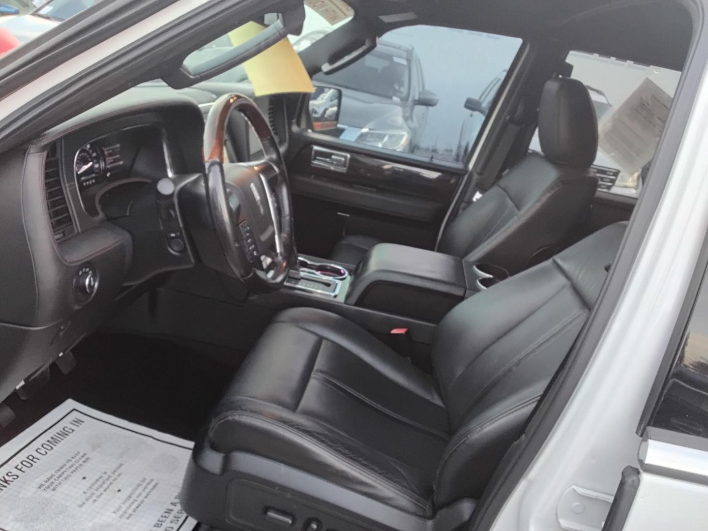 2016 White /Black Lincoln Navigator L Reserve 4WD (5LMJJ3LT0GE) with an 3.5L V6 DOHC 24V FFV engine, 6A transmission, located at 6112 N Florida Avenue, Tampa, FL, 33604, (888) 521-5131, 27.954929, -82.459534 - $499 DOWN PLUS TAX & TAG. - Photo#9