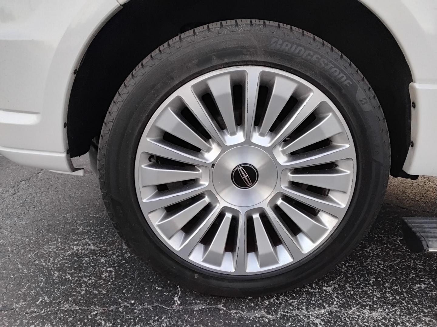 2016 White /Black Lincoln Navigator L Reserve 4WD (5LMJJ3LT0GE) with an 3.5L V6 DOHC 24V FFV engine, 6A transmission, located at 6112 N Florida Avenue, Tampa, FL, 33604, (888) 521-5131, 27.954929, -82.459534 - $499 DOWN PLUS TAX & TAG. - Photo#15