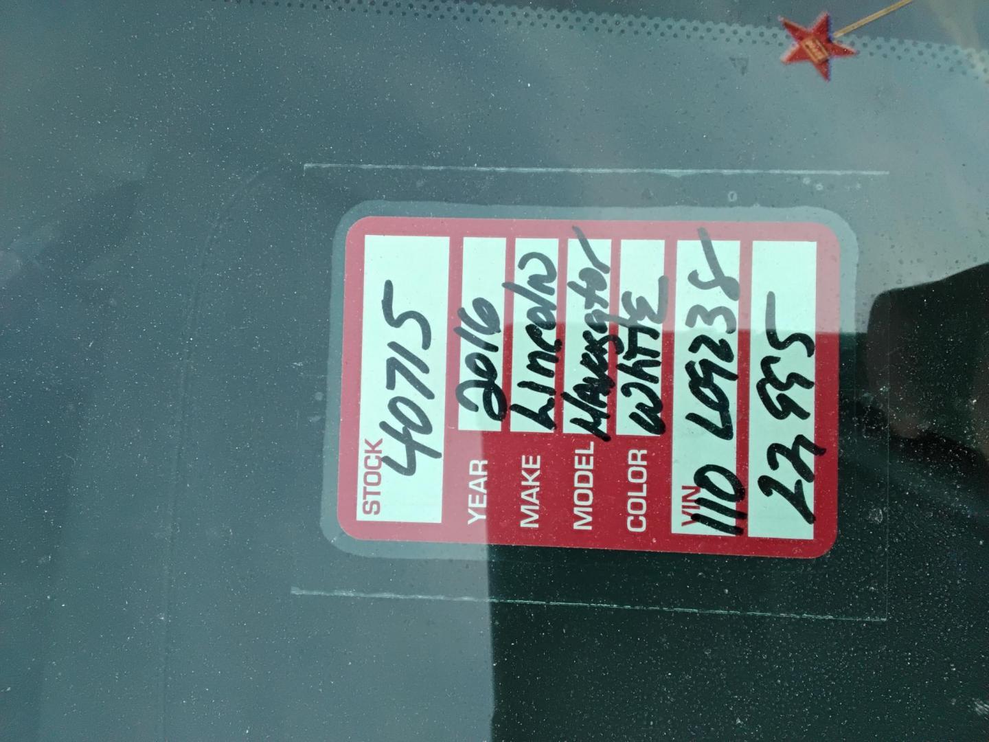 2016 White /Black Lincoln Navigator L Reserve 4WD (5LMJJ3LT0GE) with an 3.5L V6 DOHC 24V FFV engine, 6A transmission, located at 6112 N Florida Avenue, Tampa, FL, 33604, (888) 521-5131, 27.954929, -82.459534 - $499 DOWN PLUS TAX & TAG. - Photo#16