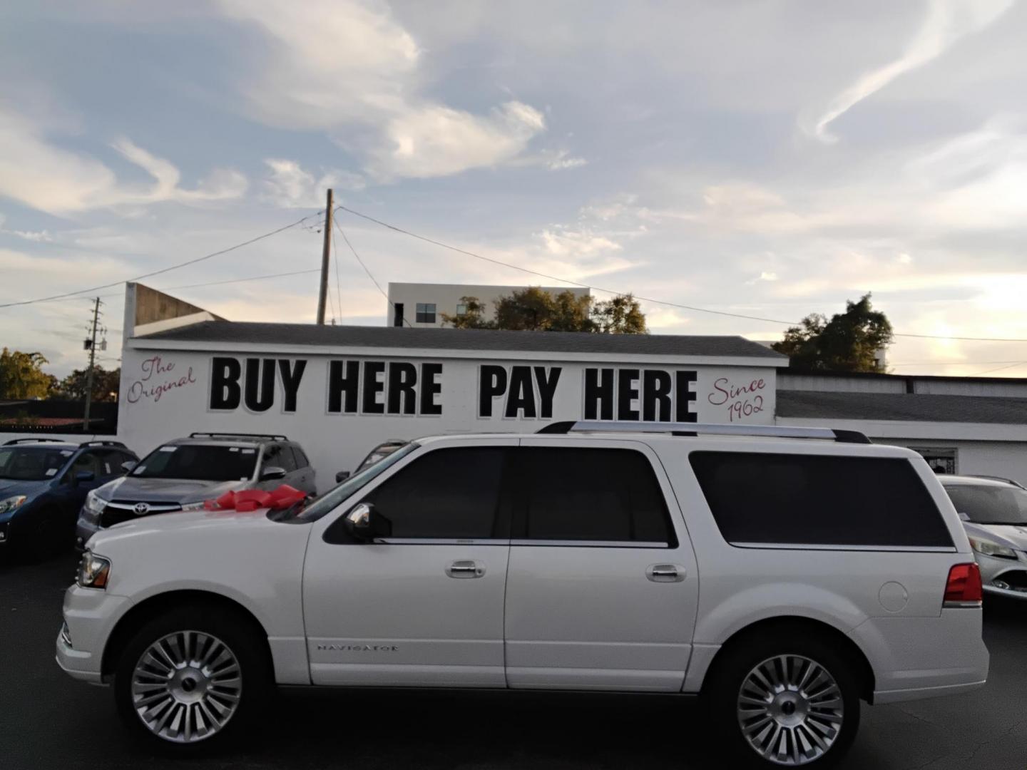 2016 White /Black Lincoln Navigator L Reserve 4WD (5LMJJ3LT0GE) with an 3.5L V6 DOHC 24V FFV engine, 6A transmission, located at 6112 N Florida Avenue, Tampa, FL, 33604, (888) 521-5131, 27.954929, -82.459534 - $499 DOWN PLUS TAX & TAG. - Photo#0
