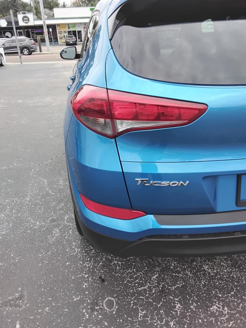 2017 BLUE /Grey Hyundai Tucson SE (KM8J23A45HU) with an 2.0L L4 DOHC 16V engine, 6A transmission, located at 6112 N Florida Avenue, Tampa, FL, 33604, (888) 521-5131, 27.954929, -82.459534 - $499 DOWN PLUS TAX & TAG. - Photo#6
