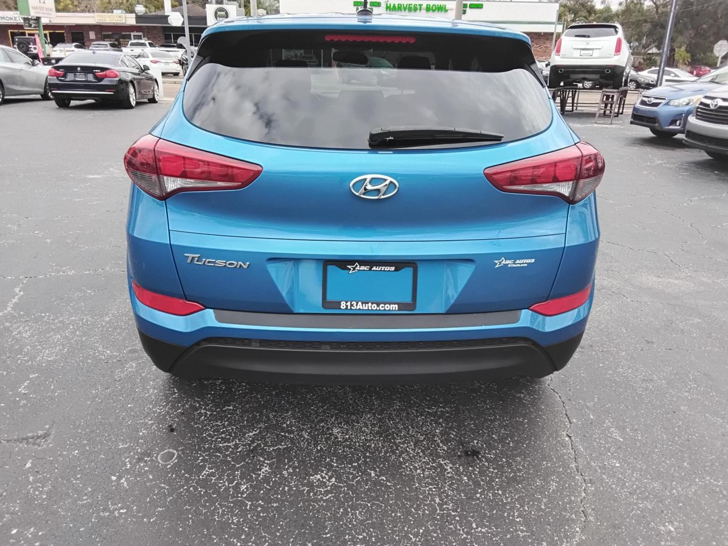 2017 BLUE /Grey Hyundai Tucson SE (KM8J23A45HU) with an 2.0L L4 DOHC 16V engine, 6A transmission, located at 6112 N Florida Avenue, Tampa, FL, 33604, (888) 521-5131, 27.954929, -82.459534 - $499 DOWN PLUS TAX & TAG. - Photo#5