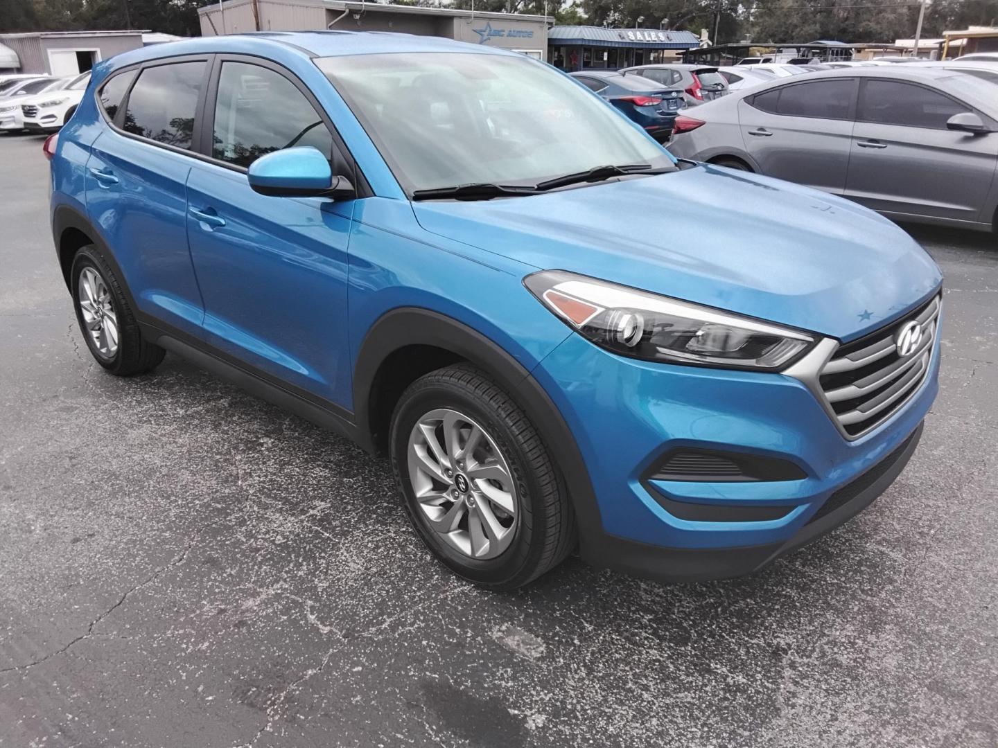 2017 BLUE /Grey Hyundai Tucson SE (KM8J23A45HU) with an 2.0L L4 DOHC 16V engine, 6A transmission, located at 6112 N Florida Avenue, Tampa, FL, 33604, (888) 521-5131, 27.954929, -82.459534 - $499 DOWN PLUS TAX & TAG. - Photo#8