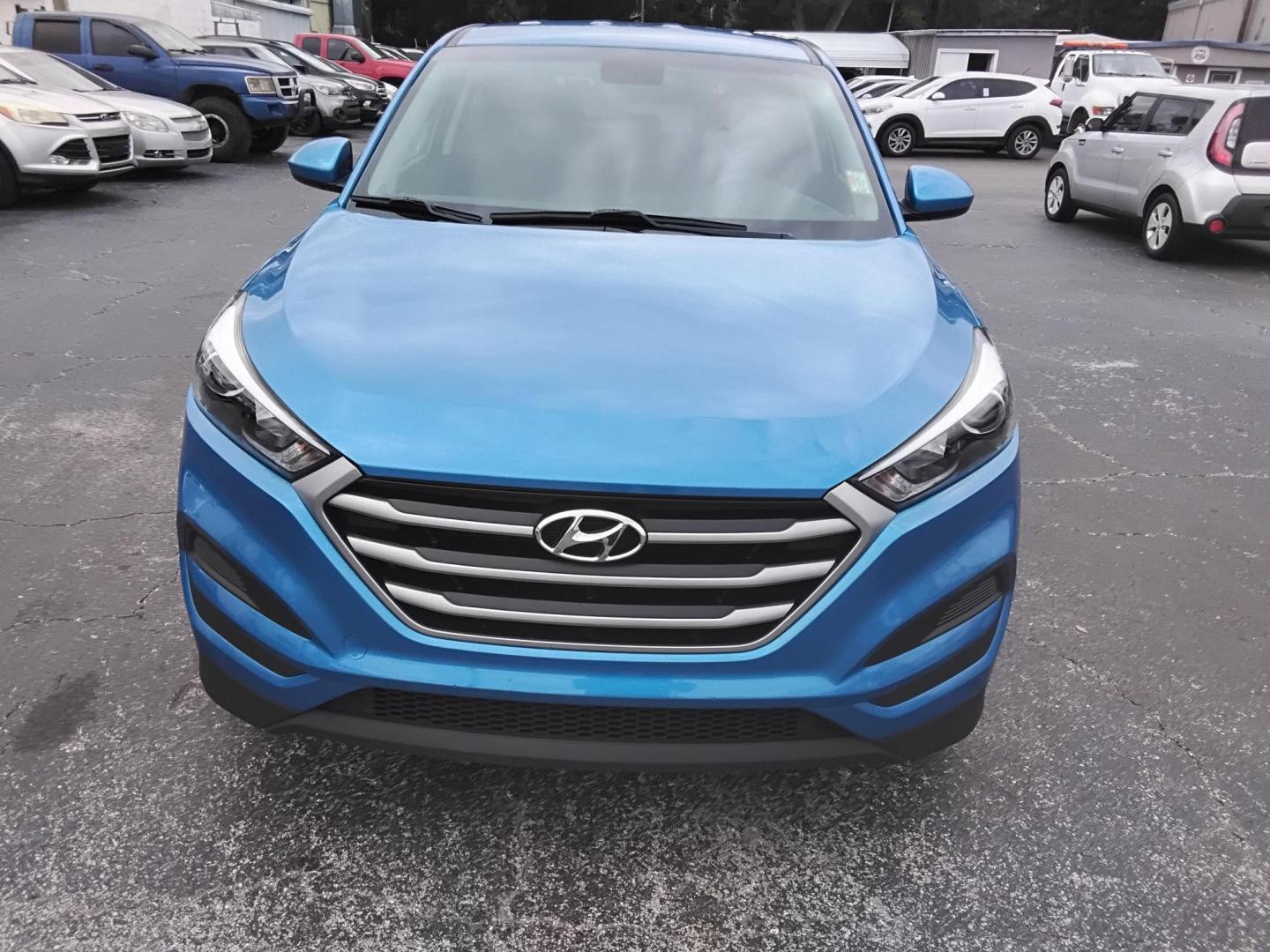 2017 BLUE /Grey Hyundai Tucson SE (KM8J23A45HU) with an 2.0L L4 DOHC 16V engine, 6A transmission, located at 6112 N Florida Avenue, Tampa, FL, 33604, (888) 521-5131, 27.954929, -82.459534 - $499 DOWN PLUS TAX & TAG. - Photo#3