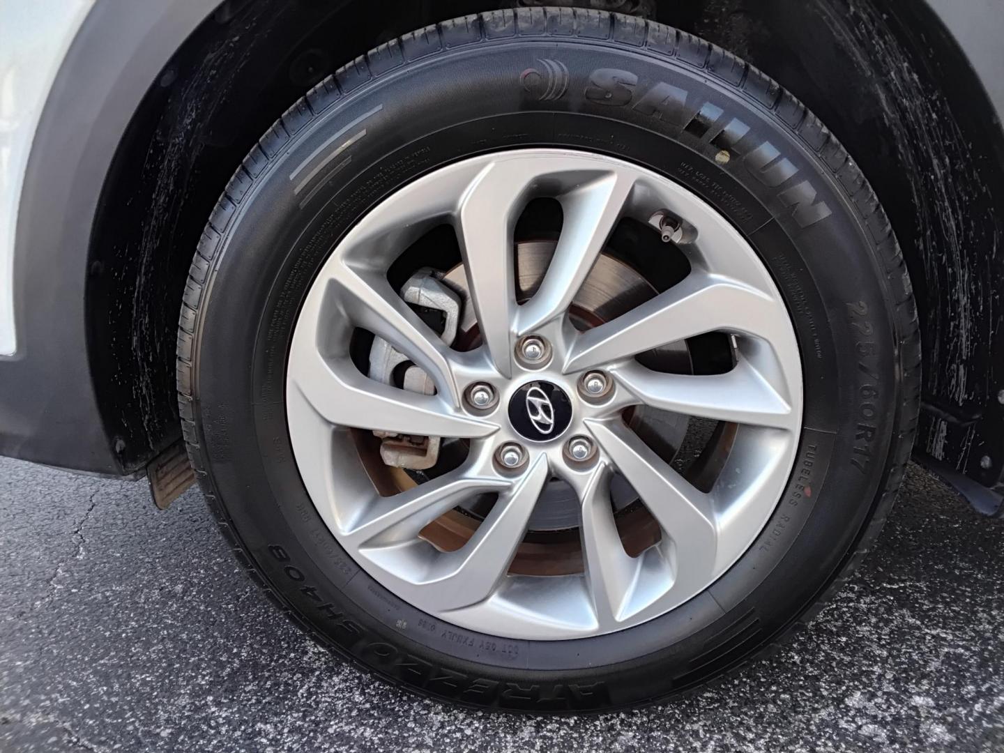 2016 White /White Hyundai Tucson SE (KM8J23A40GU) with an 2.0L L4 DOHC 16V engine, 6A transmission, located at 6112 N Florida Avenue, Tampa, FL, 33604, (888) 521-5131, 27.954929, -82.459534 - $499 DOWN PLUS TAX & TAG. - Photo#13