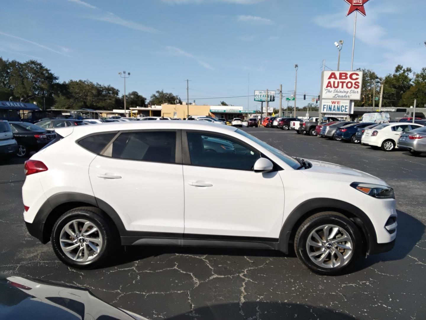 2016 White /White Hyundai Tucson SE (KM8J23A40GU) with an 2.0L L4 DOHC 16V engine, 6A transmission, located at 6112 N Florida Avenue, Tampa, FL, 33604, (888) 521-5131, 27.954929, -82.459534 - $499 DOWN PLUS TAX & TAG. - Photo#4