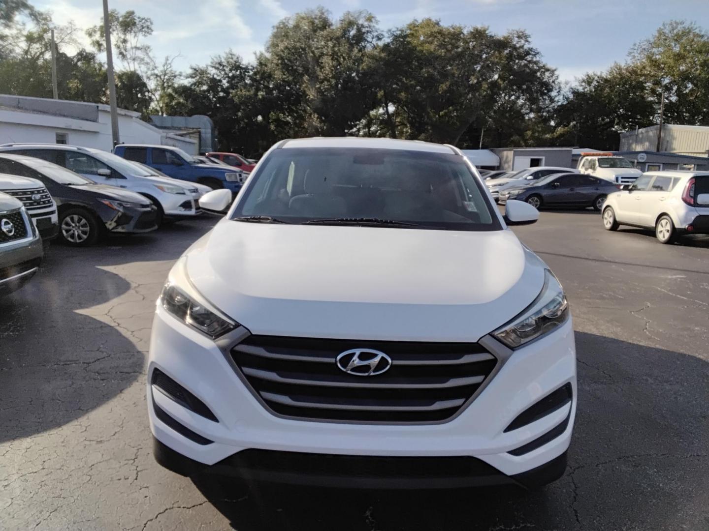 2016 White /White Hyundai Tucson SE (KM8J23A40GU) with an 2.0L L4 DOHC 16V engine, 6A transmission, located at 6112 N Florida Avenue, Tampa, FL, 33604, (888) 521-5131, 27.954929, -82.459534 - $499 DOWN PLUS TAX & TAG. - Photo#2