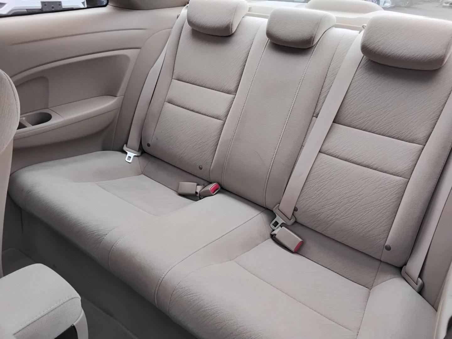 2007 White /Beige Honda Civic LX Coupe AT (2HGFG12697H) with an 1.8L L4 SOHC 16V engine, 5-Speed Automatic Overdrive transmission, located at 6112 N Florida Avenue, Tampa, FL, 33604, (888) 521-5131, 27.954929, -82.459534 - $499 down plus tax & tag. - Photo#16