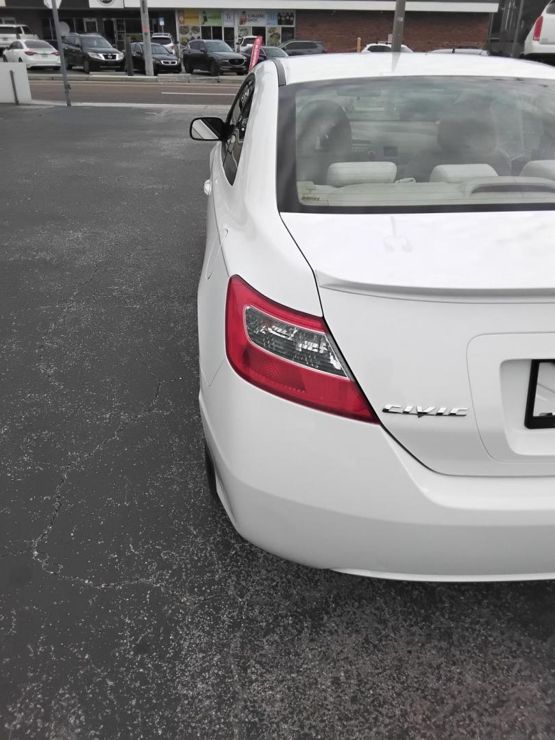 2007 White /Beige Honda Civic LX Coupe AT (2HGFG12697H) with an 1.8L L4 SOHC 16V engine, 5-Speed Automatic Overdrive transmission, located at 6112 N Florida Avenue, Tampa, FL, 33604, (888) 521-5131, 27.954929, -82.459534 - $499 down plus tax & tag. - Photo#8