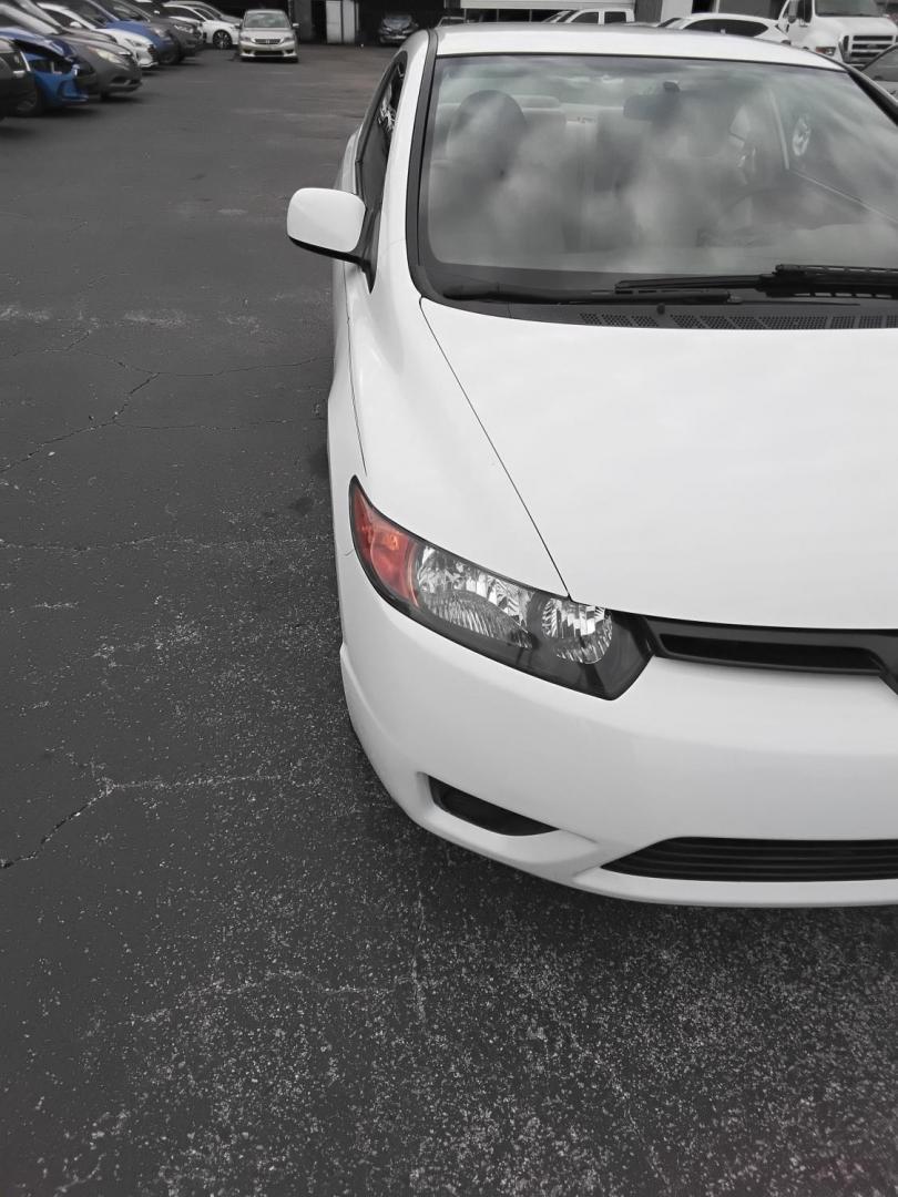 2007 White /Beige Honda Civic LX Coupe AT (2HGFG12697H) with an 1.8L L4 SOHC 16V engine, 5-Speed Automatic Overdrive transmission, located at 6112 N Florida Avenue, Tampa, FL, 33604, (888) 521-5131, 27.954929, -82.459534 - $499 down plus tax & tag. - Photo#3