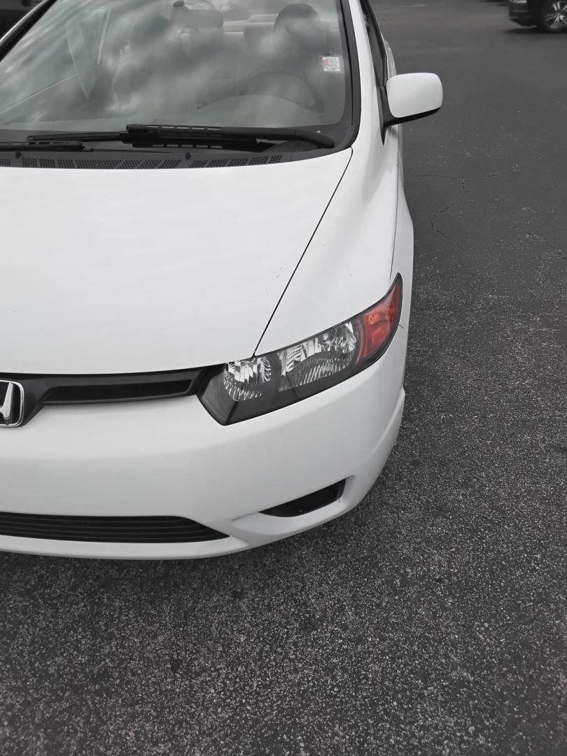 2007 White /Beige Honda Civic LX Coupe AT (2HGFG12697H) with an 1.8L L4 SOHC 16V engine, 5-Speed Automatic Overdrive transmission, located at 6112 N Florida Avenue, Tampa, FL, 33604, (888) 521-5131, 27.954929, -82.459534 - $499 down plus tax & tag. - Photo#4