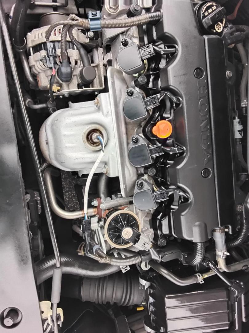 2007 White /Beige Honda Civic LX Coupe AT (2HGFG12697H) with an 1.8L L4 SOHC 16V engine, 5-Speed Automatic Overdrive transmission, located at 6112 N Florida Avenue, Tampa, FL, 33604, (888) 521-5131, 27.954929, -82.459534 - $499 down plus tax & tag. - Photo#19