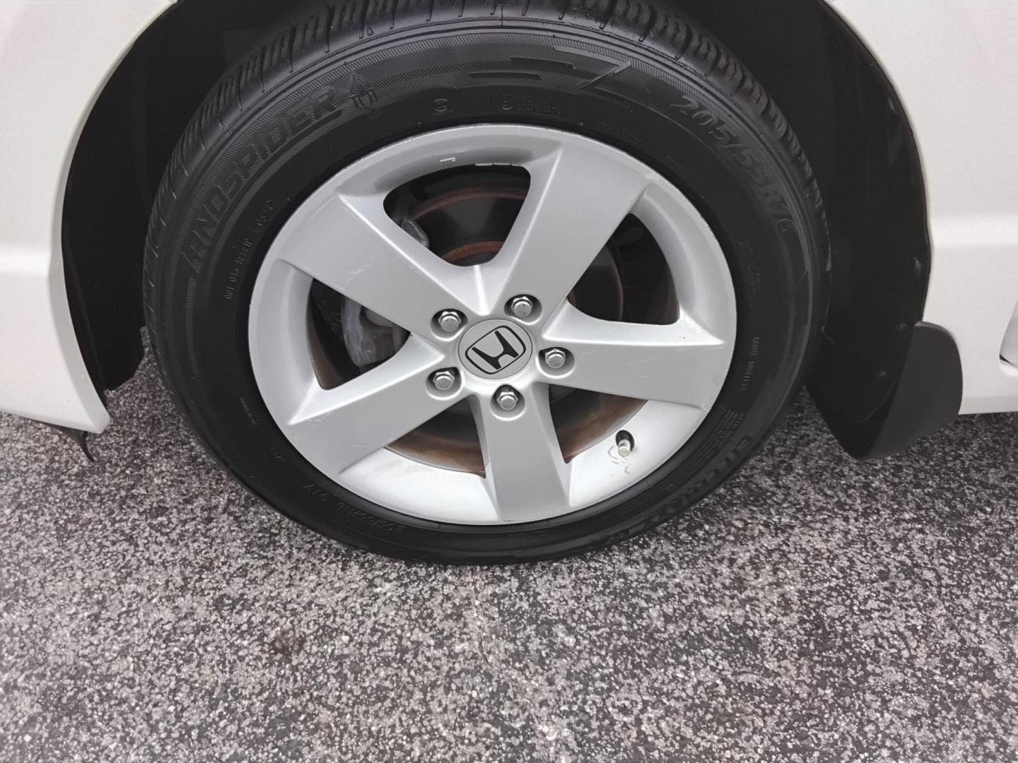 2007 White /Beige Honda Civic LX Coupe AT (2HGFG12697H) with an 1.8L L4 SOHC 16V engine, 5-Speed Automatic Overdrive transmission, located at 6112 N Florida Avenue, Tampa, FL, 33604, (888) 521-5131, 27.954929, -82.459534 - $499 down plus tax & tag. - Photo#20