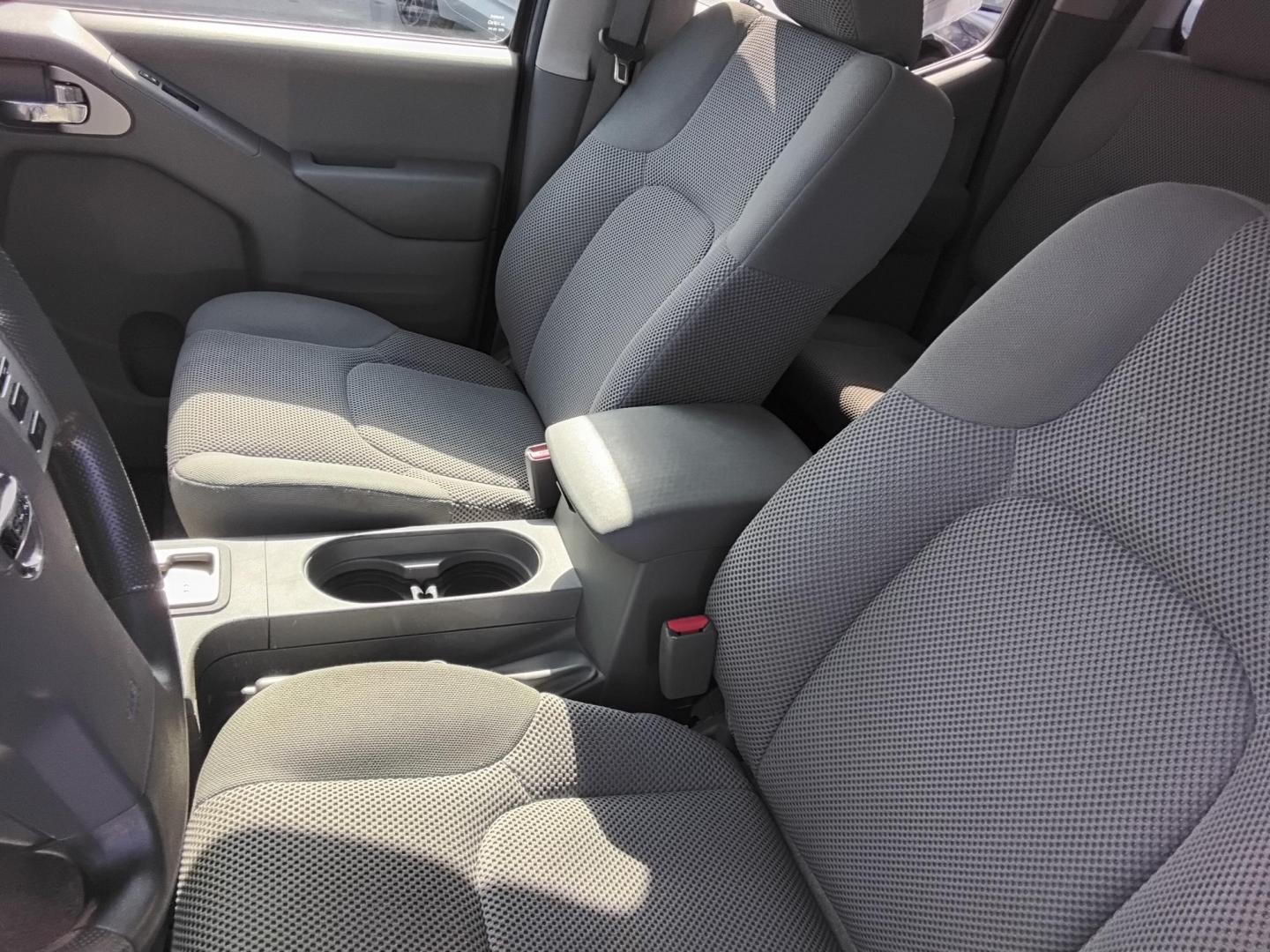 2017 SILVER /Grey Nissan Frontier SL Crew Cab 5AT 2WD (1N6AD0ER3HN) with an 4.0L V6 DOHC 24V engine, 5A transmission, located at 6112 N Florida Avenue, Tampa, FL, 33604, (888) 521-5131, 27.954929, -82.459534 - $499 down plus tax & tag. - Photo#14