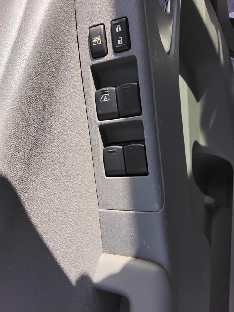 2017 SILVER /Grey Nissan Frontier SL Crew Cab 5AT 2WD (1N6AD0ER3HN) with an 4.0L V6 DOHC 24V engine, 5A transmission, located at 6112 N Florida Avenue, Tampa, FL, 33604, (888) 521-5131, 27.954929, -82.459534 - $499 down plus tax & tag. - Photo#18