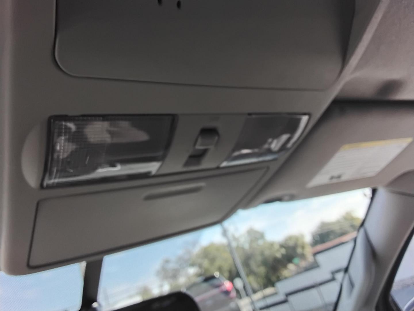 2017 SILVER /Grey Nissan Frontier SL Crew Cab 5AT 2WD (1N6AD0ER3HN) with an 4.0L V6 DOHC 24V engine, 5A transmission, located at 6112 N Florida Avenue, Tampa, FL, 33604, (888) 521-5131, 27.954929, -82.459534 - $499 down plus tax & tag. - Photo#21