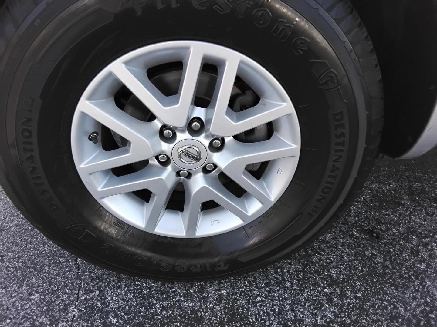 2017 SILVER /Grey Nissan Frontier SL Crew Cab 5AT 2WD (1N6AD0ER3HN) with an 4.0L V6 DOHC 24V engine, 5A transmission, located at 6112 N Florida Avenue, Tampa, FL, 33604, (888) 521-5131, 27.954929, -82.459534 - $499 down plus tax & tag. - Photo#23