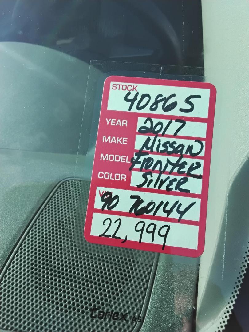 2017 SILVER /Grey Nissan Frontier SL Crew Cab 5AT 2WD (1N6AD0ER3HN) with an 4.0L V6 DOHC 24V engine, 5A transmission, located at 6112 N Florida Avenue, Tampa, FL, 33604, (888) 521-5131, 27.954929, -82.459534 - $499 down plus tax & tag. - Photo#25