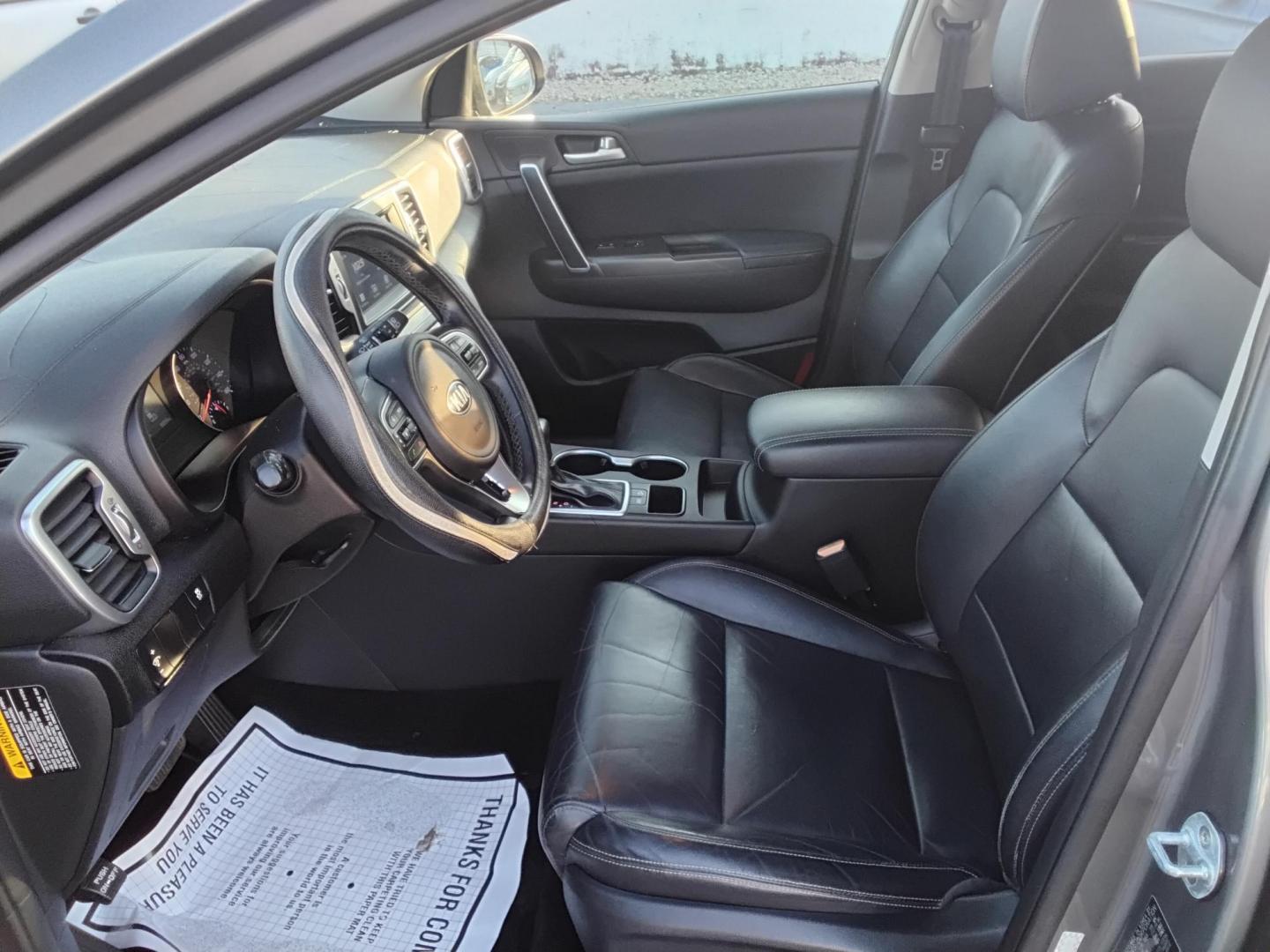 2017 SILVER /Black Kia Sportage EX FWD (KNDPN3AC1H7) with an 2.4L V6 DOHC 24V engine, 6A transmission, located at 6112 N Florida Avenue, Tampa, FL, 33604, (888) 521-5131, 27.954929, -82.459534 - $499 down plus tax & tag. - Photo#9
