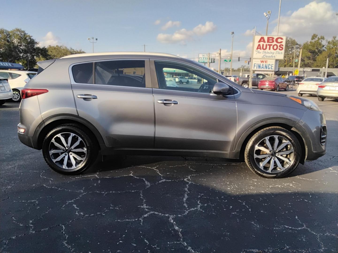 2017 SILVER /Black Kia Sportage EX FWD (KNDPN3AC1H7) with an 2.4L V6 DOHC 24V engine, 6A transmission, located at 6112 N Florida Avenue, Tampa, FL, 33604, (888) 521-5131, 27.954929, -82.459534 - $499 down plus tax & tag. - Photo#2