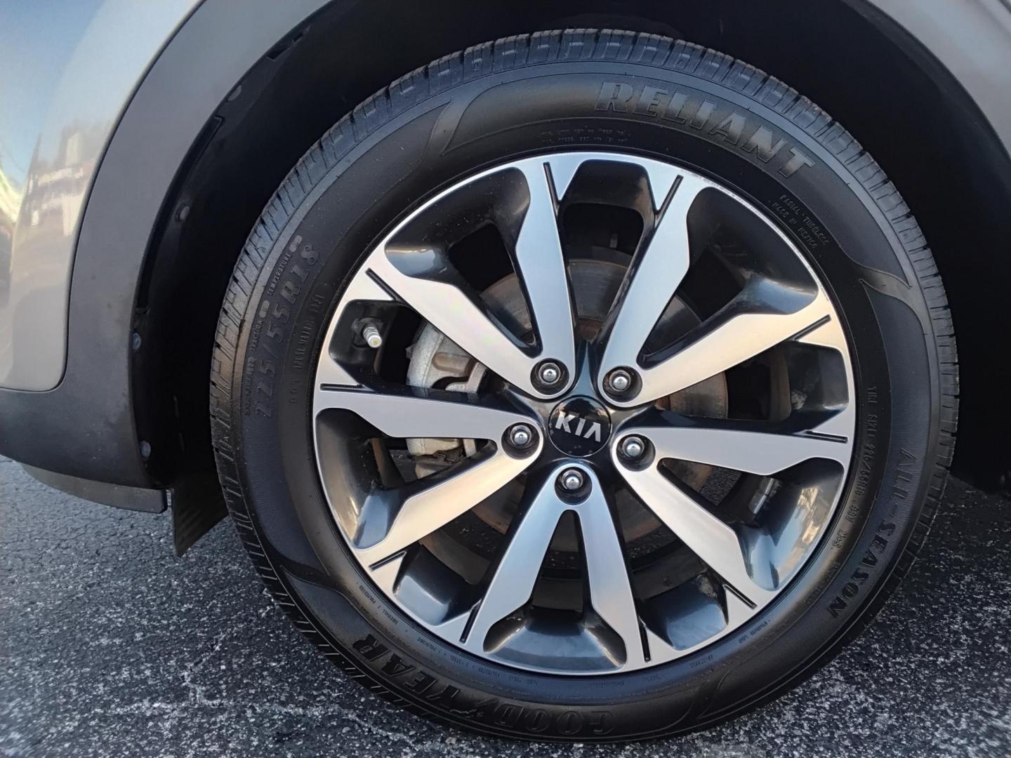 2017 SILVER /Black Kia Sportage EX FWD (KNDPN3AC1H7) with an 2.4L V6 DOHC 24V engine, 6A transmission, located at 6112 N Florida Avenue, Tampa, FL, 33604, (888) 521-5131, 27.954929, -82.459534 - $499 down plus tax & tag. - Photo#13