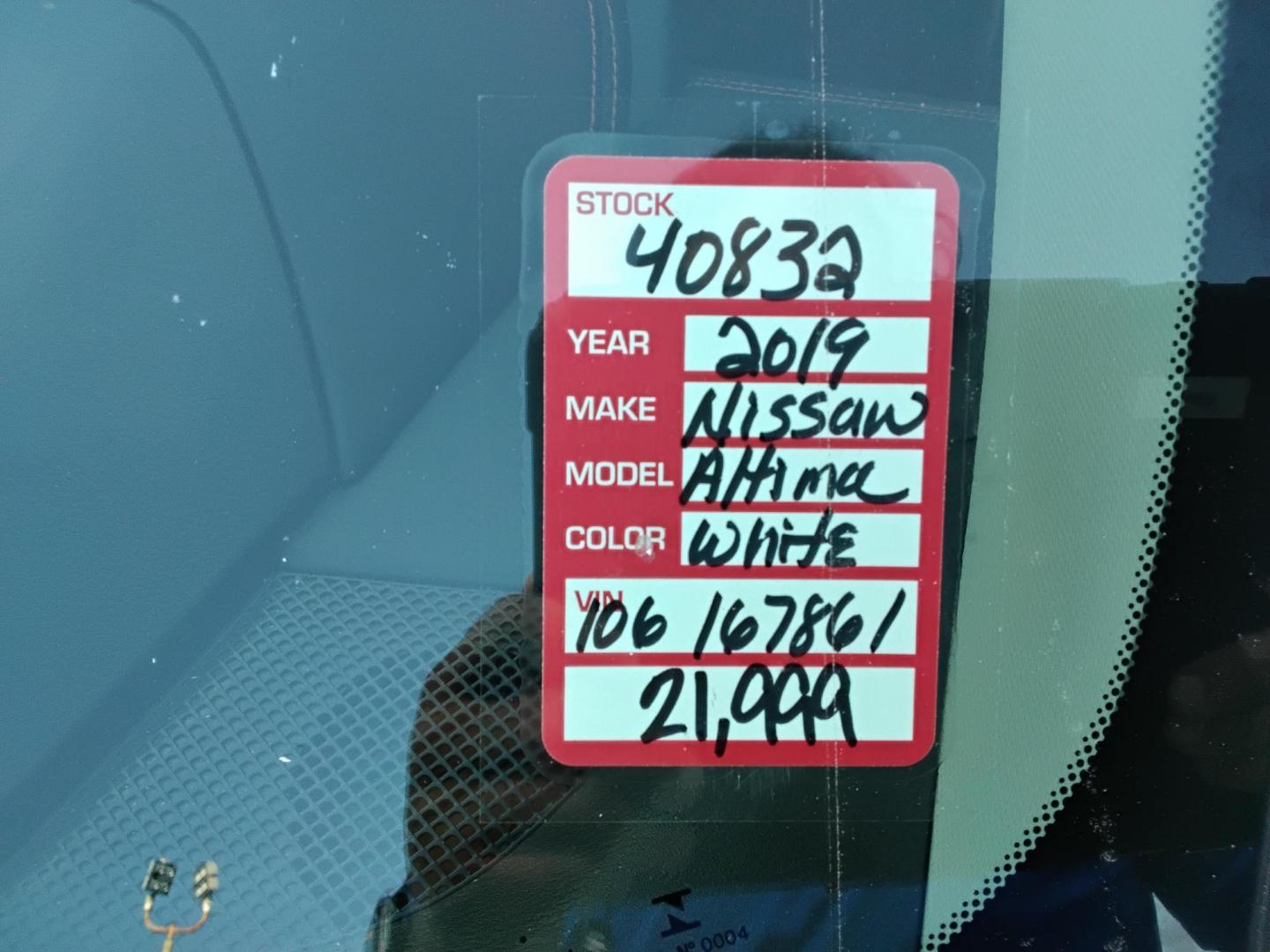 2019 White /Black Nissan Altima 2.5 SR (1N4BL4CVXKC) with an 2.5L L4 DOHC 16V engine, CVT transmission, located at 6112 N Florida Avenue, Tampa, FL, 33604, (888) 521-5131, 27.954929, -82.459534 - $499 down plus tax & tag. - Photo#15