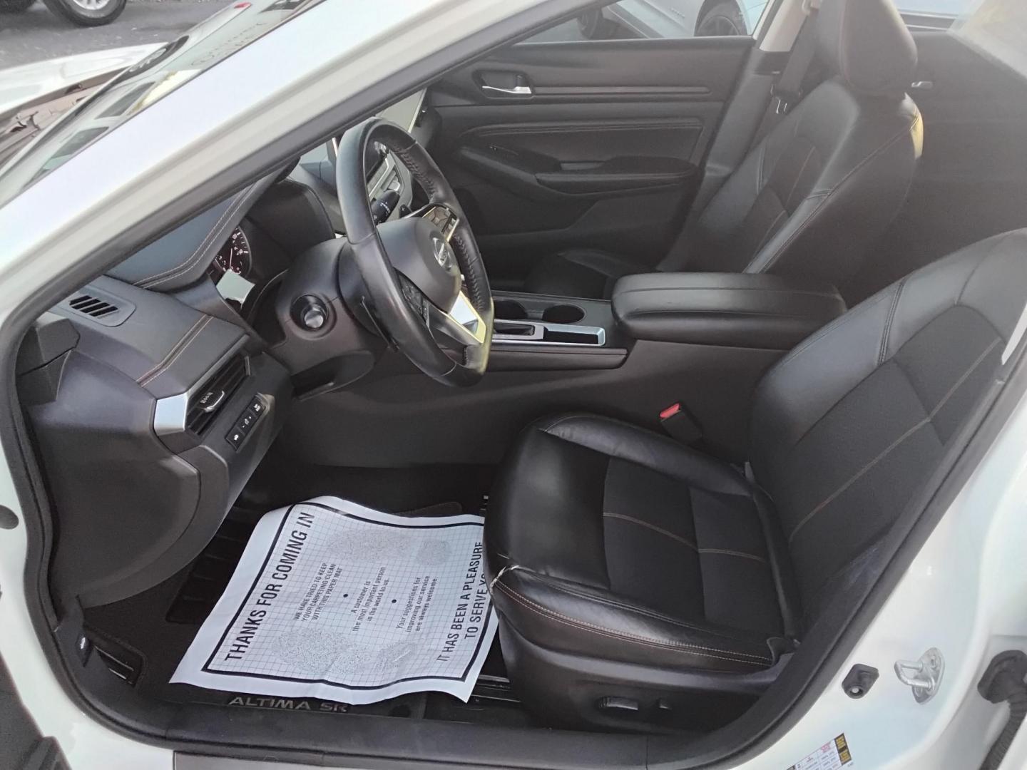 2019 White /Black Nissan Altima 2.5 SR (1N4BL4CVXKC) with an 2.5L L4 DOHC 16V engine, CVT transmission, located at 6112 N Florida Avenue, Tampa, FL, 33604, (888) 521-5131, 27.954929, -82.459534 - $499 down plus tax & tag.- Photo#11
