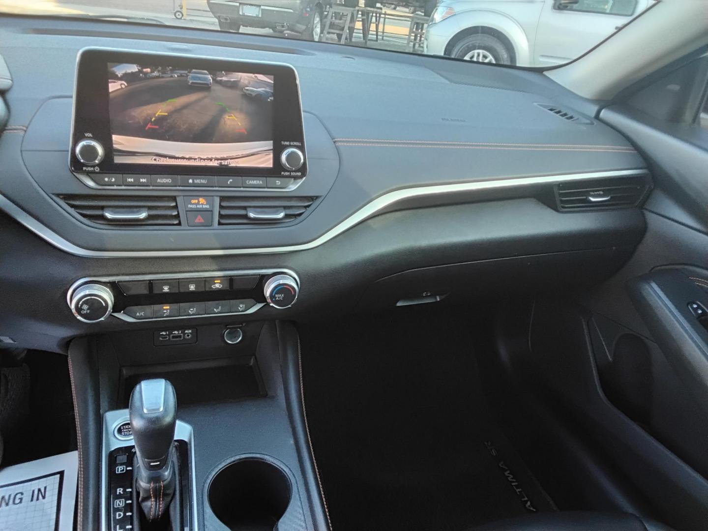 2019 White /Black Nissan Altima 2.5 SR (1N4BL4CVXKC) with an 2.5L L4 DOHC 16V engine, CVT transmission, located at 6112 N Florida Avenue, Tampa, FL, 33604, (888) 521-5131, 27.954929, -82.459534 - $499 down plus tax & tag.- Photo#10