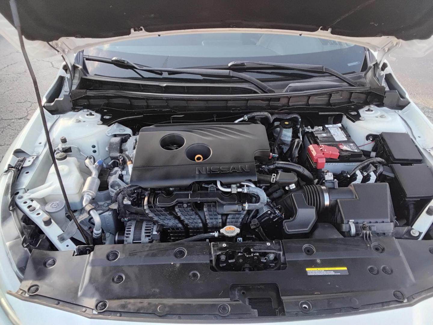 2019 White /Black Nissan Altima 2.5 SR (1N4BL4CVXKC) with an 2.5L L4 DOHC 16V engine, CVT transmission, located at 6112 N Florida Avenue, Tampa, FL, 33604, (888) 521-5131, 27.954929, -82.459534 - $499 down plus tax & tag.- Photo#14
