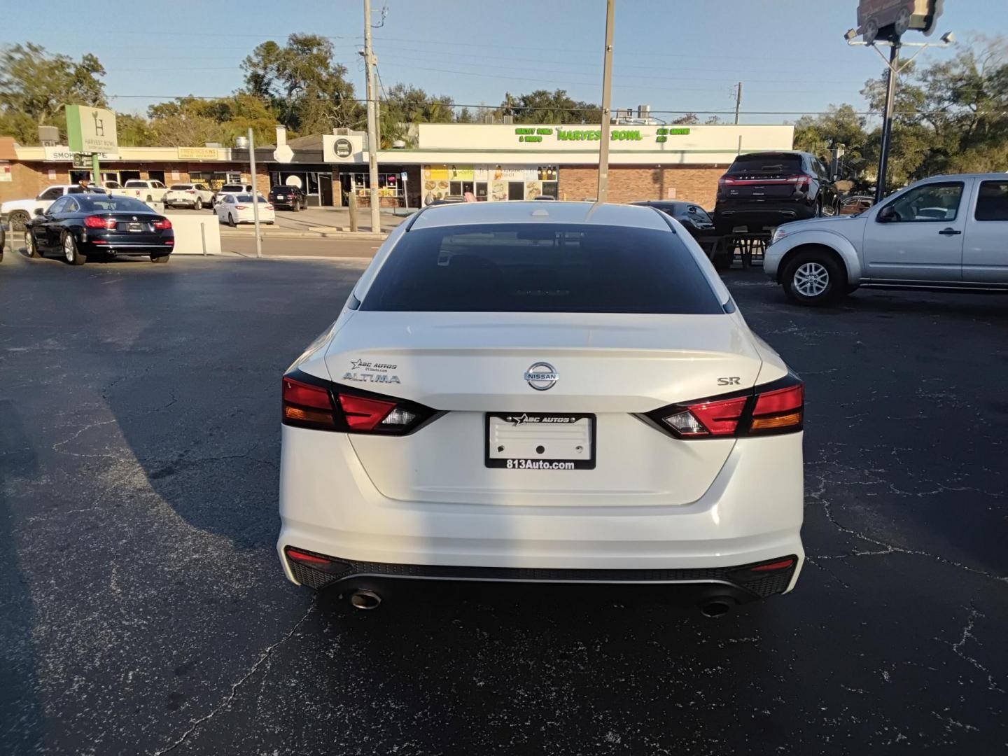 2019 White /Black Nissan Altima 2.5 SR (1N4BL4CVXKC) with an 2.5L L4 DOHC 16V engine, CVT transmission, located at 6112 N Florida Avenue, Tampa, FL, 33604, (888) 521-5131, 27.954929, -82.459534 - $499 down plus tax & tag.- Photo#7